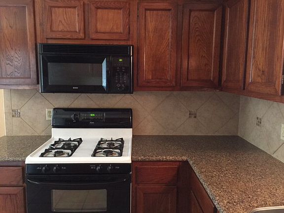 5th image of 213 Sleepy Hollow Dr