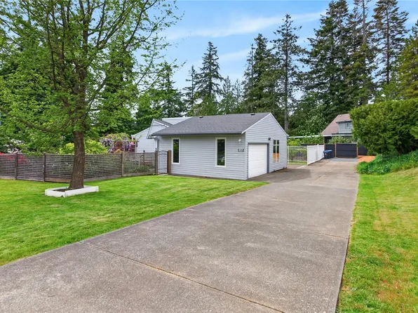 375 Georgia Ct, Comox, BC V9M 2W2