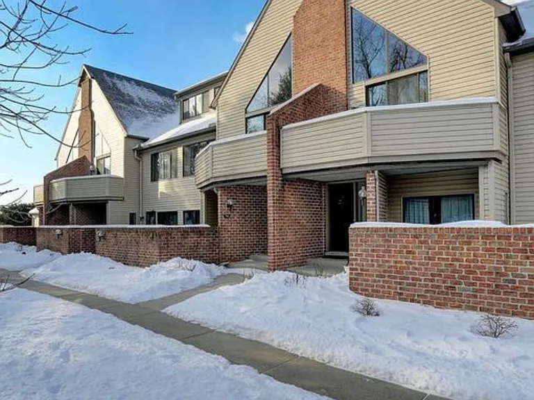 714 Cherrington Dr — Photo 4