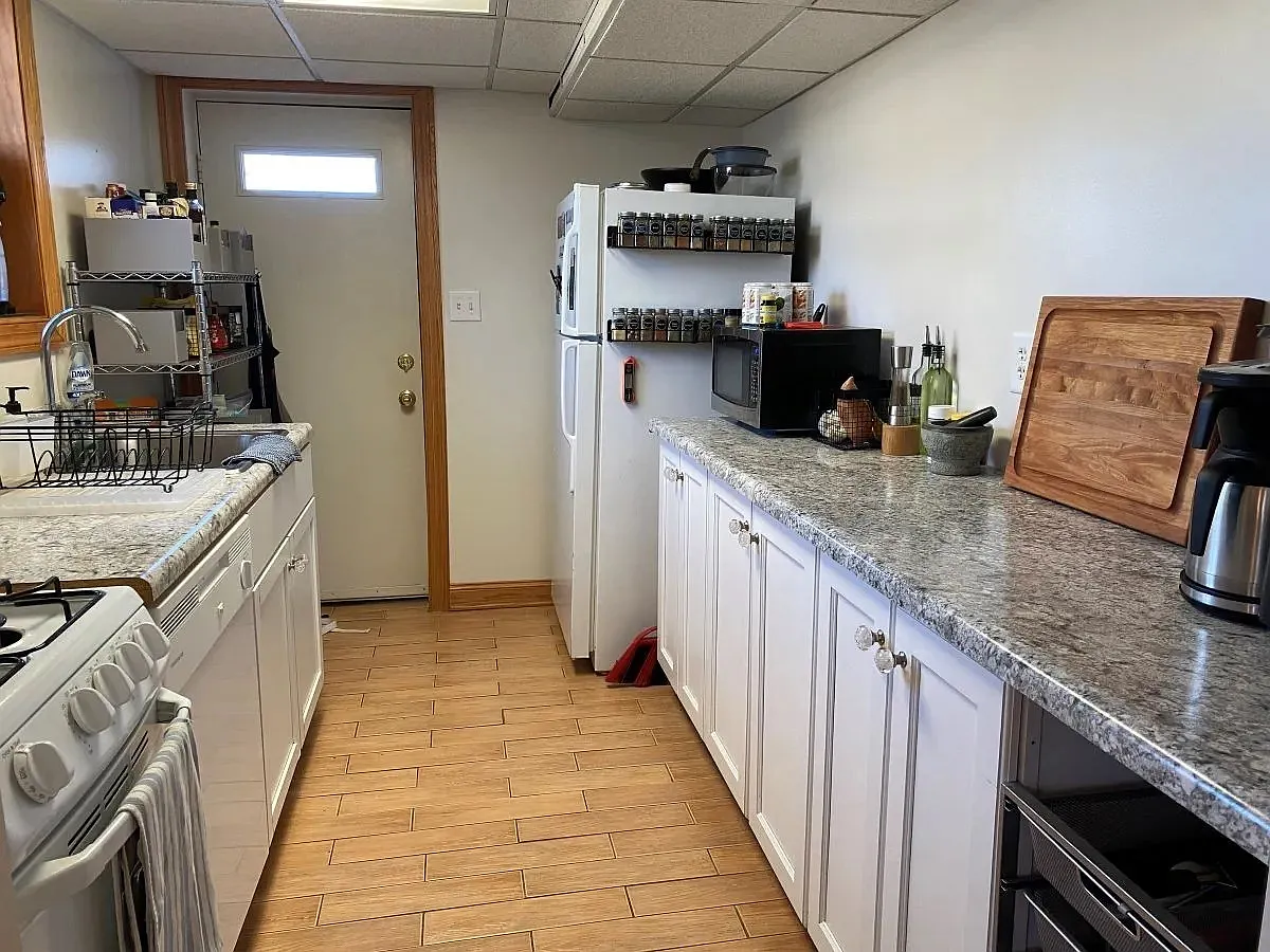 1 bed, 1100 sqft, $1,295 — Photo 2