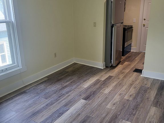 5th image of 302 Douglas Ave #2