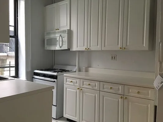 Rented by Metropolitan Equities | media 15