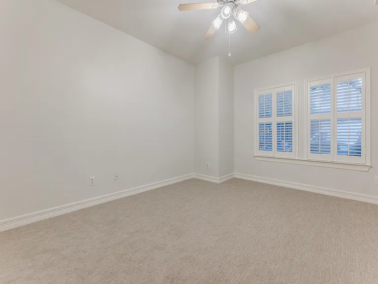 2412 Worthington St — Photo 7