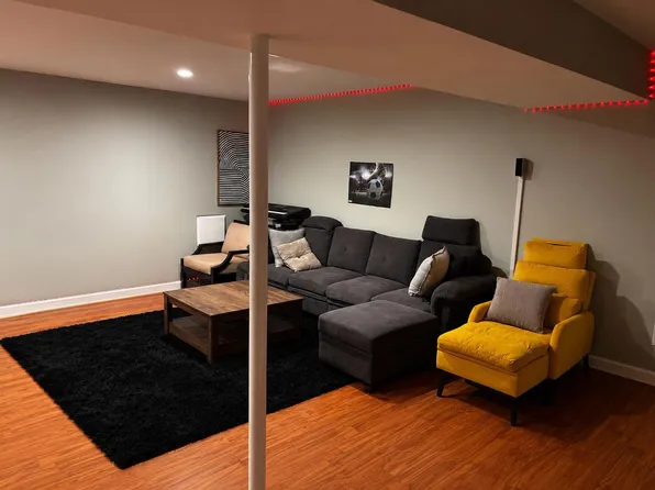 9915 Maple Leaf Dr, Gaithersburg, MD 20886