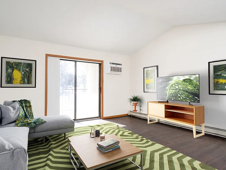 Hummingbird Cove Apartments — Photo 37