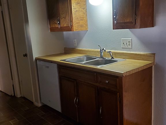 KITCHEN SINK WITH NEW GARBAGE DISPOSAL
