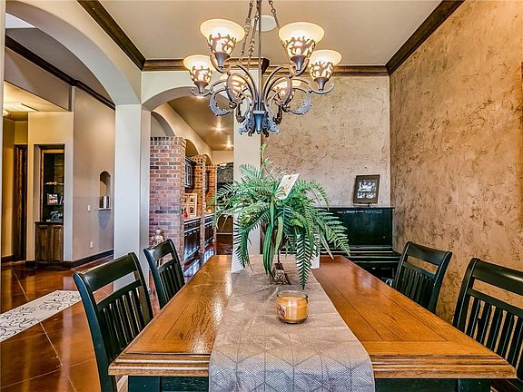 5th image of 925 W Nandina Way