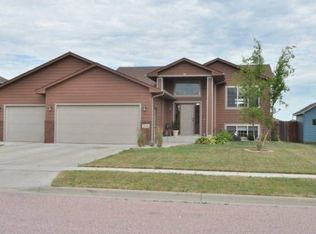 706 Honeysuckle Dr, Harrisburg, SD 57032