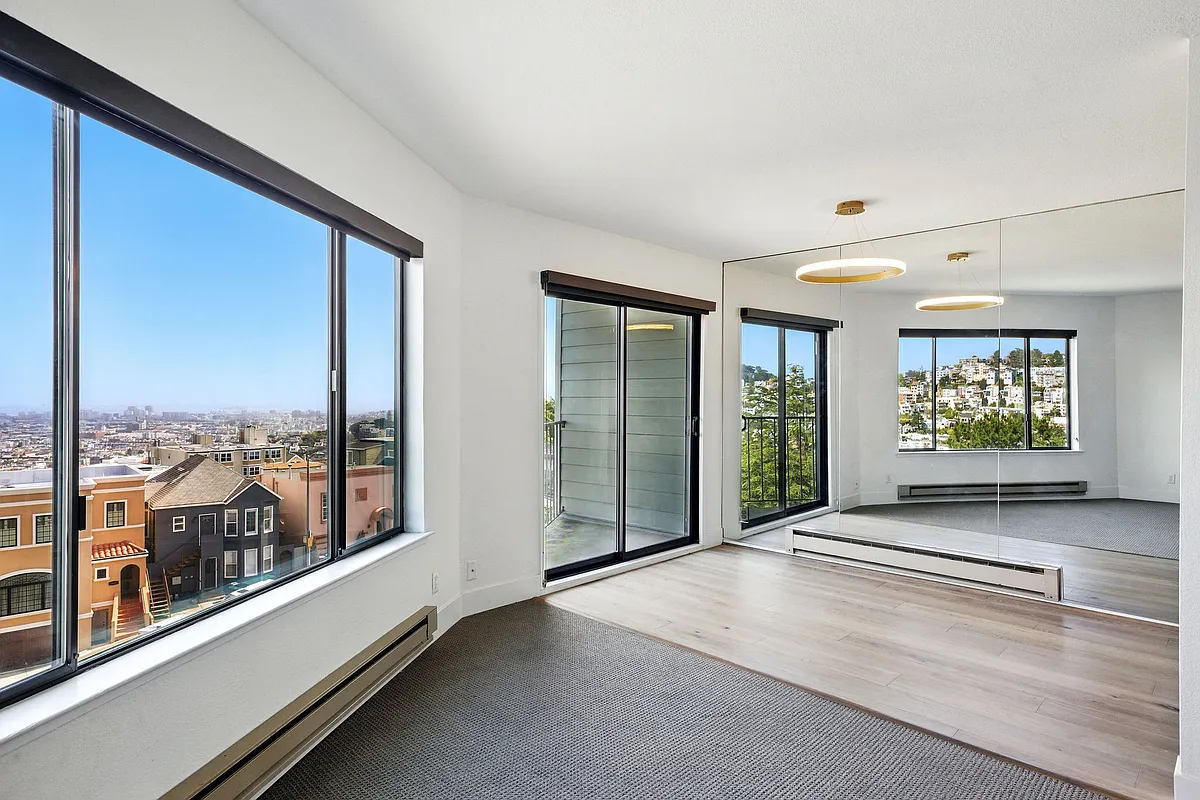 Building Photo - 3550 Market St #206