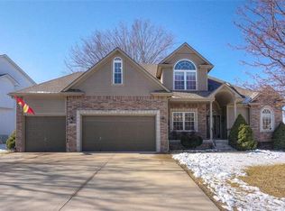 2720 SW Regal Dr, Lees Summit, MO 64082