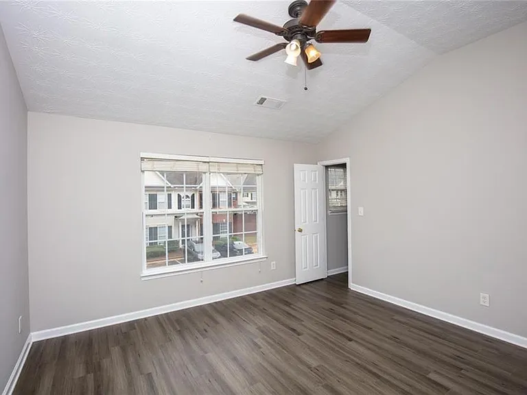 649 Kenridge Dr — Photo 21