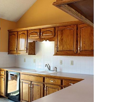 4th image of 5413 NE Holiday Dr