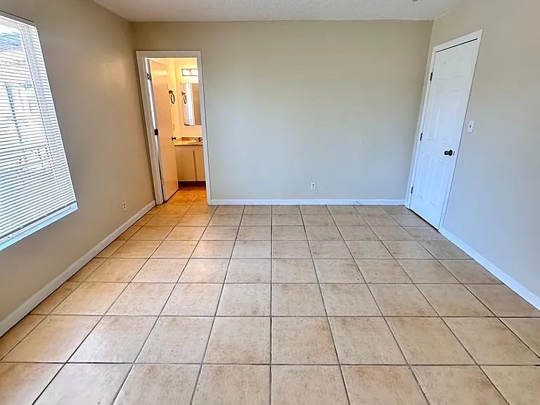 1785 Alpha Ct SE — Photo 14