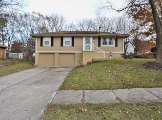 405 SW Pine Ridge Dr, Lees Summit, MO 64081