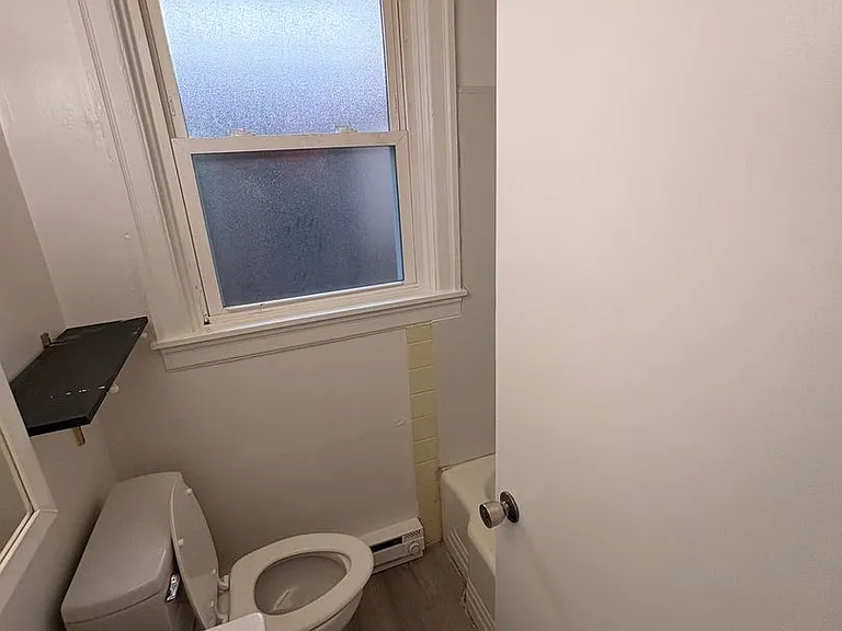 1448 W King St #1 — Photo 10