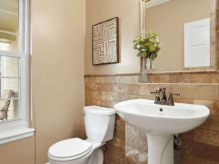 204 Corby Pl — Photo 20