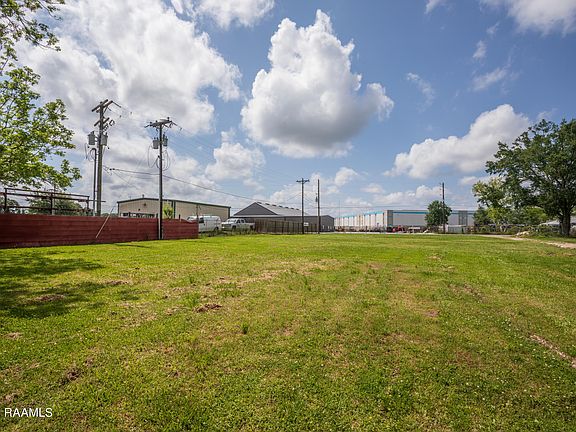 5th image of 404 Sonnier Rd