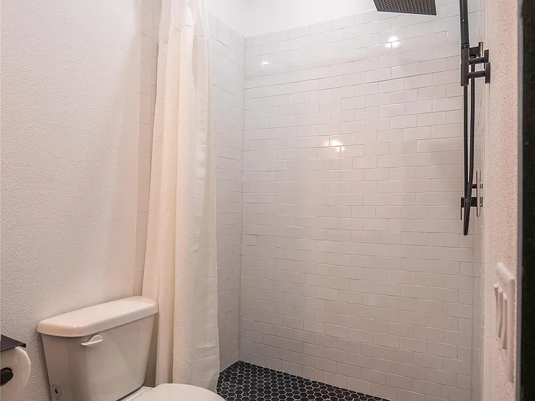 351 E Washington Ave — Photo 20