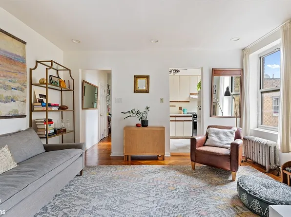 702 45th St APT 4G, Brooklyn, NY 11220