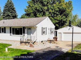 11335 E River Dr, Dewitt, MI 48820