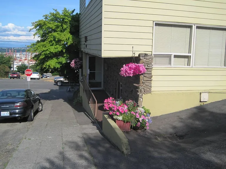 3401 37th Ave SW — Photo 5