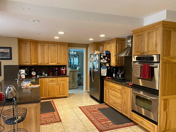 3rd image of 7696 Stevenson Way