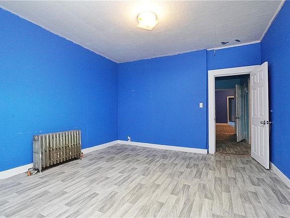 4th image of 90 Laurel Ave