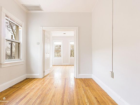 3rd image of 338 Bramhall Ave #2