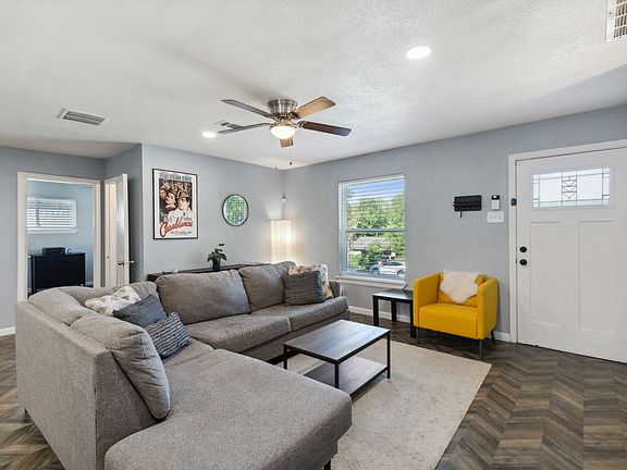 3rd image of 2630 Springvale Dr