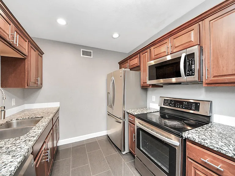 2224 S Piney Point Rd #227 — Photo 8