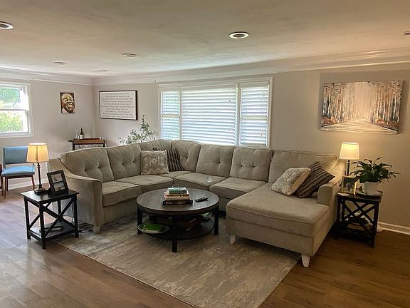 4th image of 22 Martin Ln