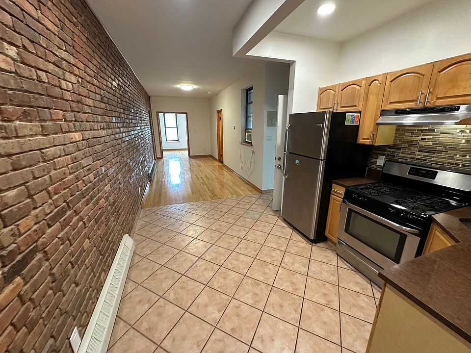 1st image of 549 Morgan Ave Floor 2