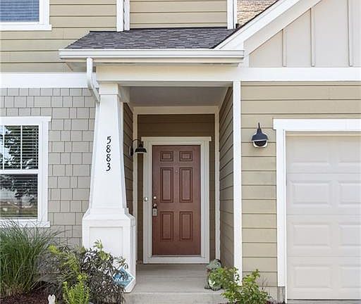 2nd image of 5883 Gateway East Dr