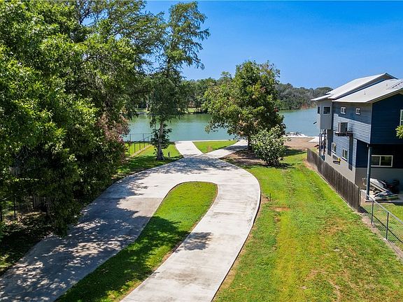 5th image of 152 Lakeside Dr