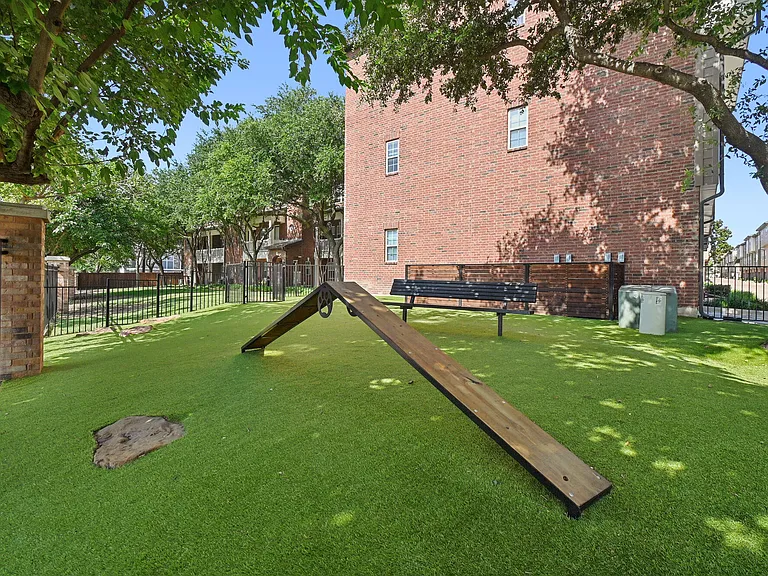 Perry Row — Photo 14
