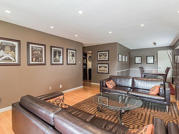 Living Room 2/3