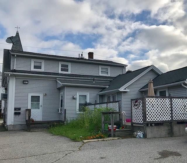 2nd image of 473 Chapel St