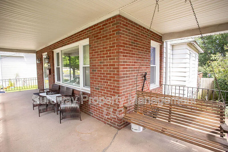 3 bed, 2.0 bath, 1575 sqft, $2,900 — Photo 2