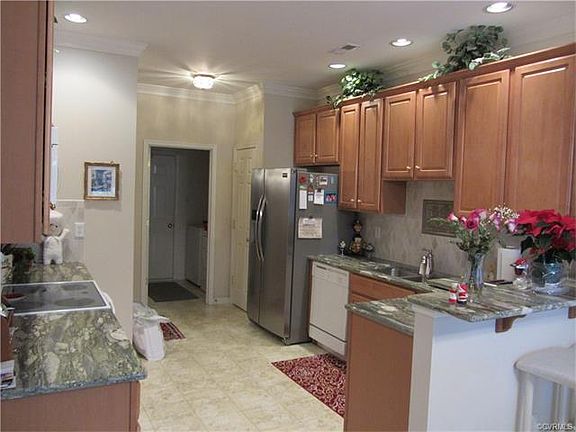 4th image of 102 Carriage Point Ln #102
