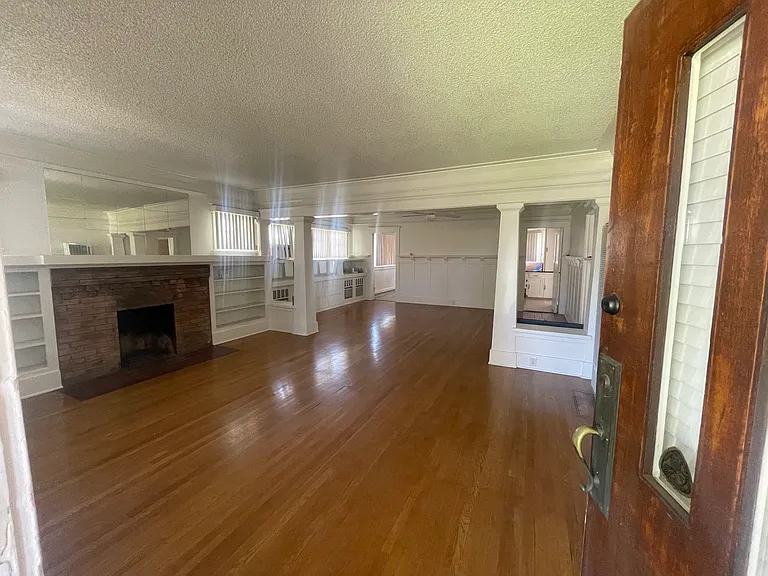 208 S Spruce St — Photo 9