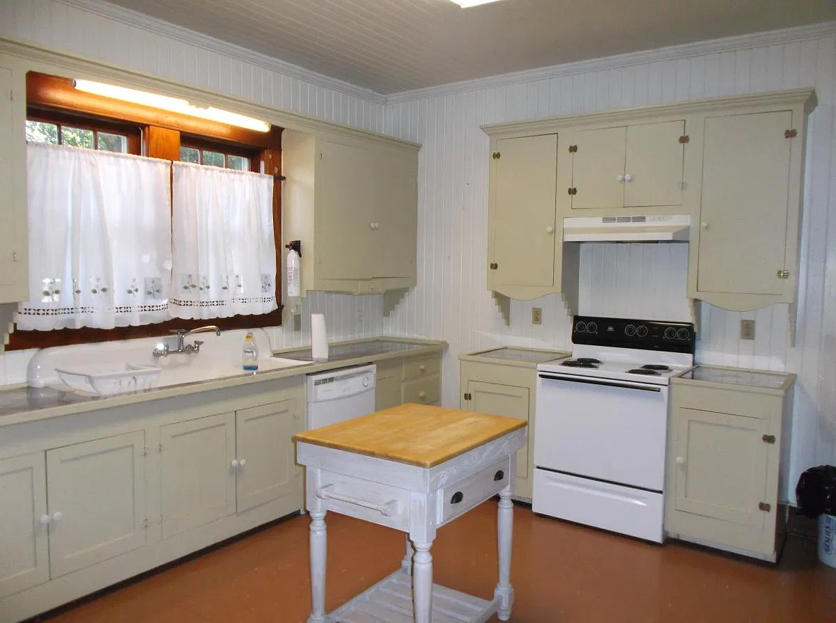3 bed, 2500 sqft, $1,600 — Photo 2