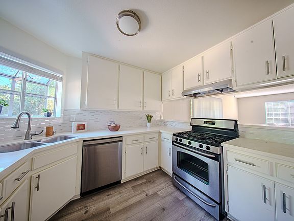 3rd image of 1393 Newport Ave APT 2