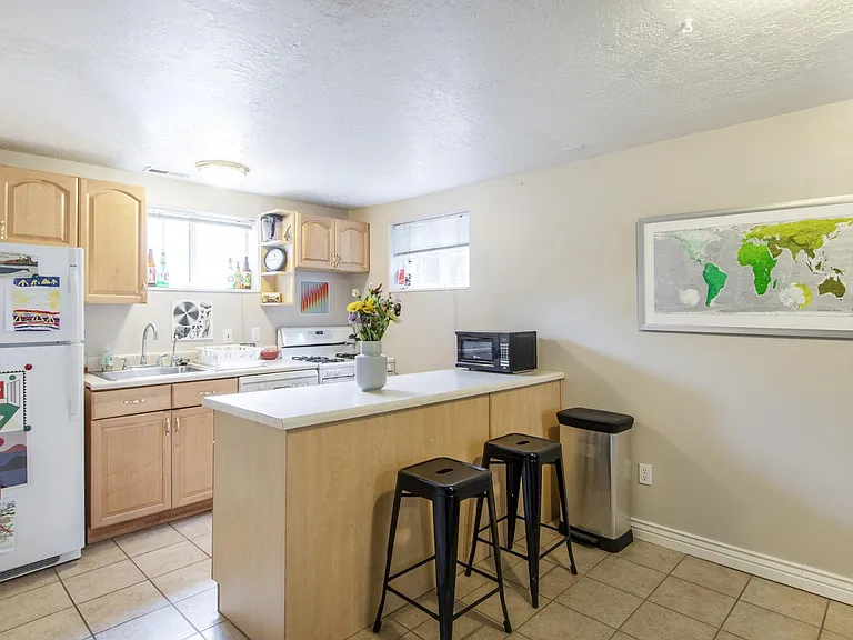 1121 S Denver St — Photo 16