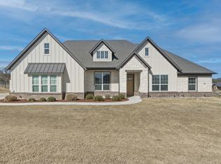 320 Oak Meadow Ln, Weatherford, TX 76085