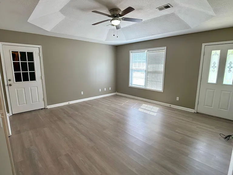 107 Logan St — Photo 3