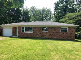 216 Elm St, Hope, IN 47246