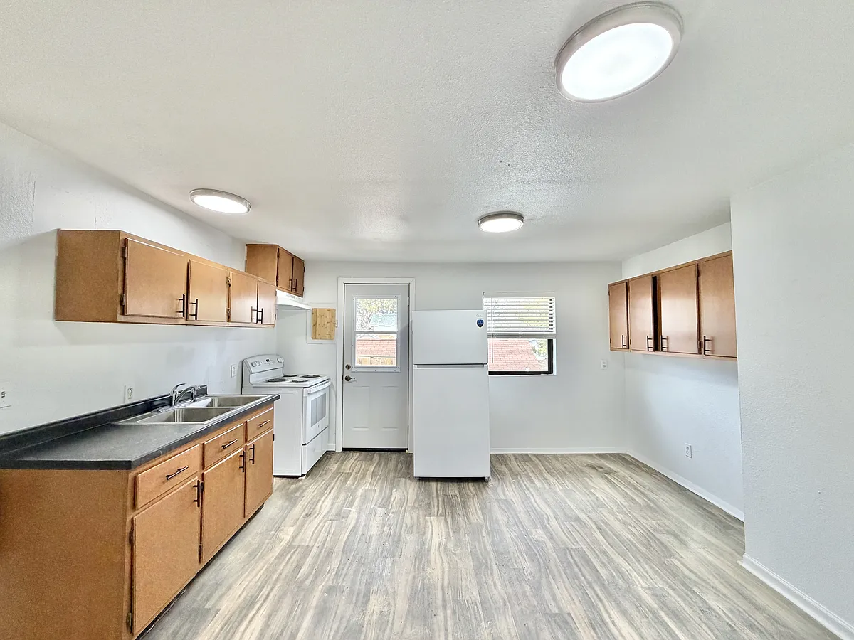 Building Photo - 425 S Jackson St #2