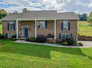 1749 Derby Downs Dr, Friendsville, TN 37737