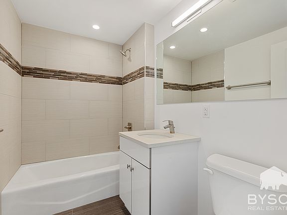 4th image of 433 W 53rd St #3A