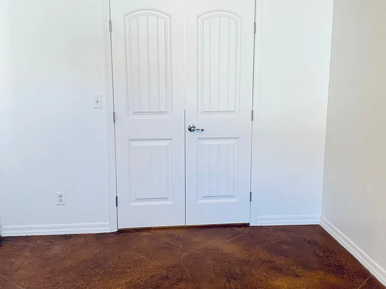 bonus room laundry entrance
